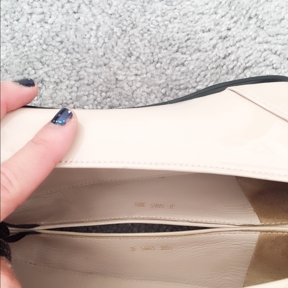 Authentic PRADA patent leather flats w/ black bows - Picture 3 of 7